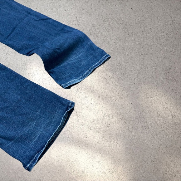 BKE “Payton” Low Rise Bootcut Jeans - Picture 5 of 8